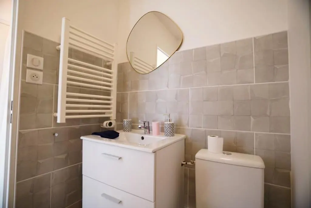 Studio Majorelle Quimper 0*,